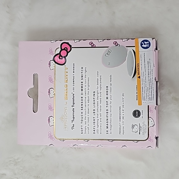 Impressions Hello Kitty The Supercute Signature LED Compact Mirror - Picture 3 of 4